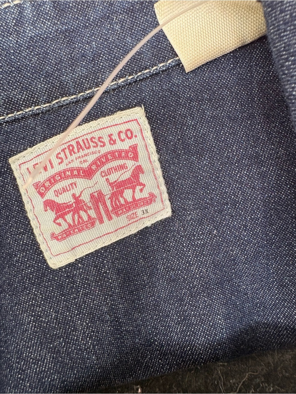 Levi's Dark Blue Denim Button-Down Shirt - Picture 4 of 9